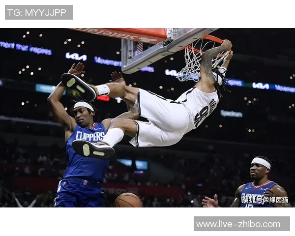 乔治复出表现平平上半场仅得7分3板状态待调整 乔治复出表现平平上半场仅得7分3板状态待调整